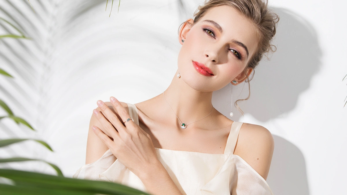Colorful Gemstone Jewelry: Bringing Beauty to Women