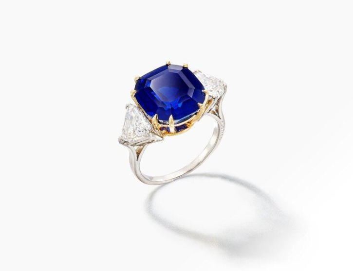 Kashmir sapphire gemstone